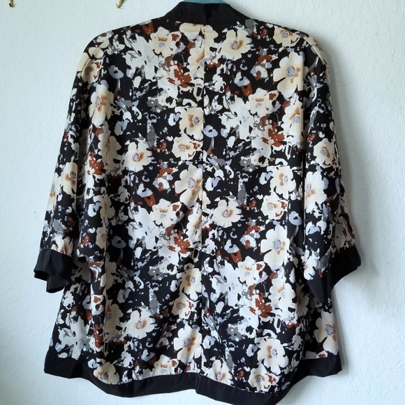 D&Y l David & Young Floral Kimono - Picture 4 of 6